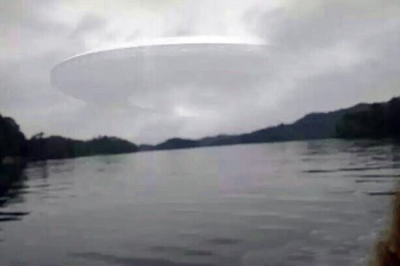 Huge cloaked UFO photographed travelling over China and India by many witnesses